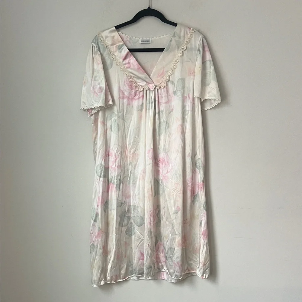 Vtg 80’s Lorraine Made in USA‎ Flowers nightgown size Medium. 🟦